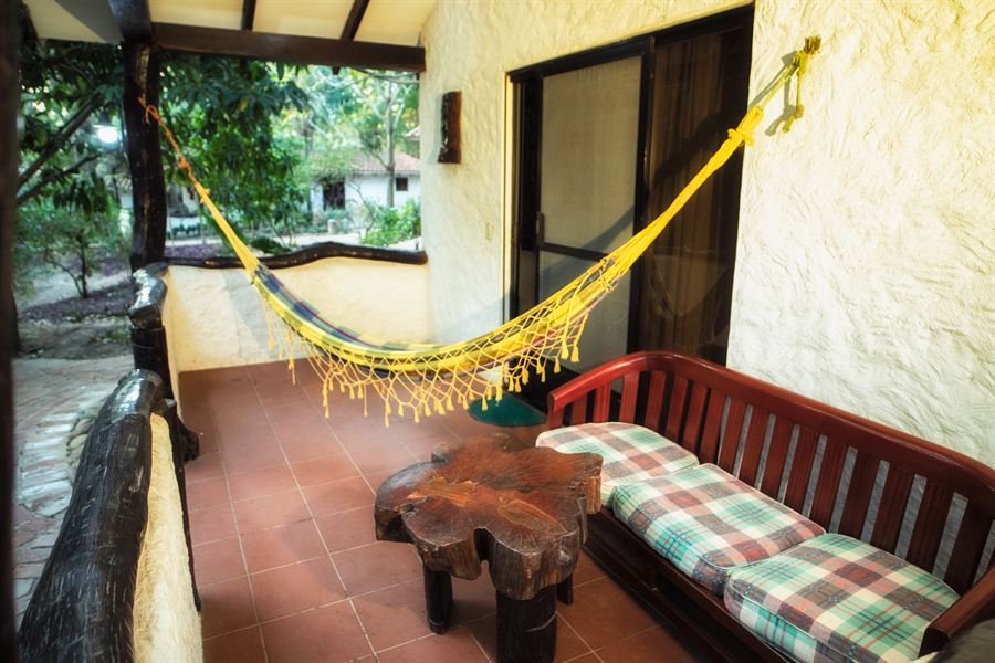 Terraza privada con hamaca de la Cabaña Matrimonial